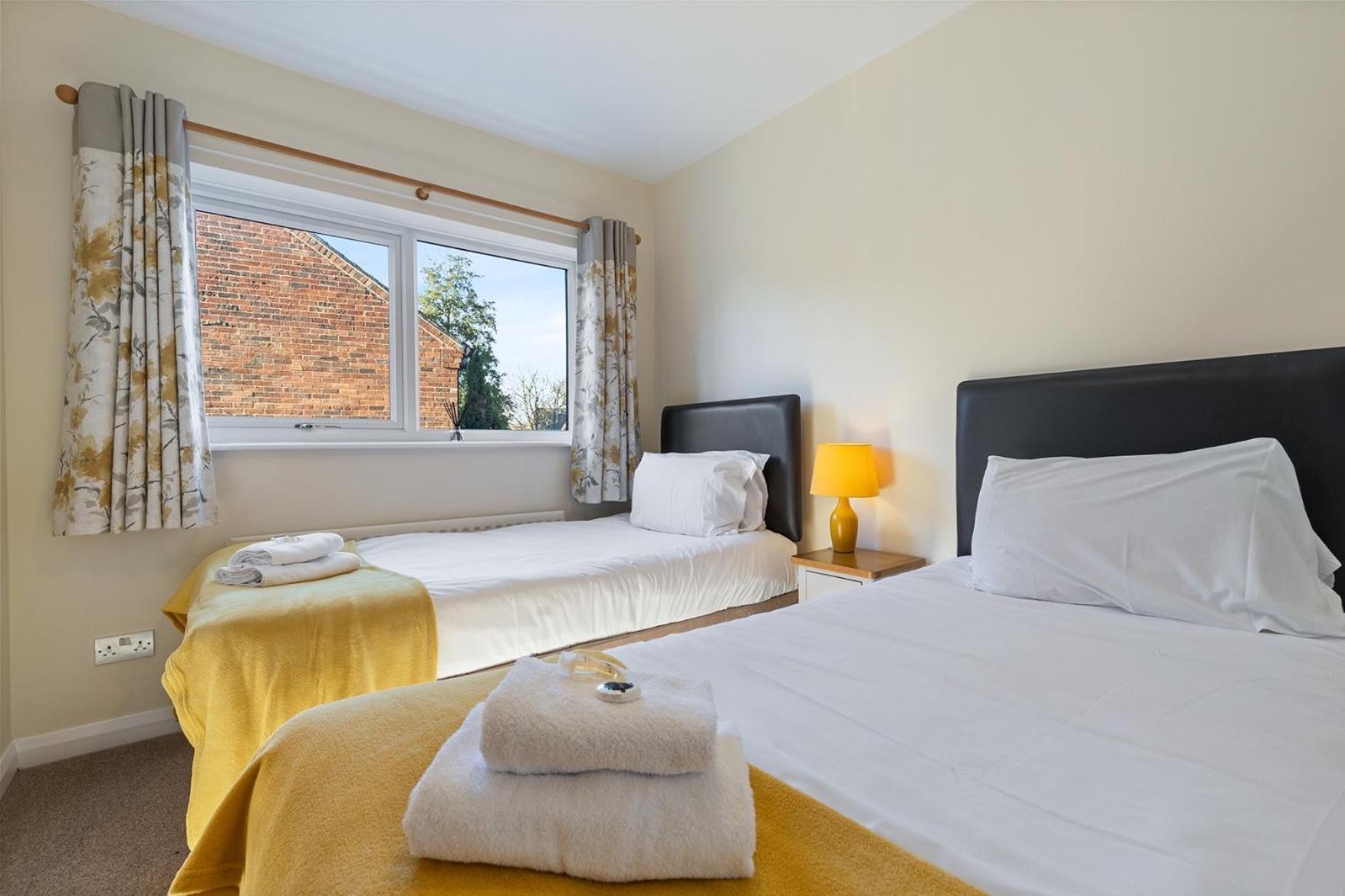 Pass The Keys Central Townhouse With Free Parking York Extérieur photo